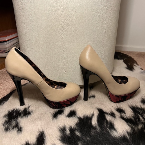 Betsey Johnson Taupe stacked leather and lace heels - Picture 6 of 10